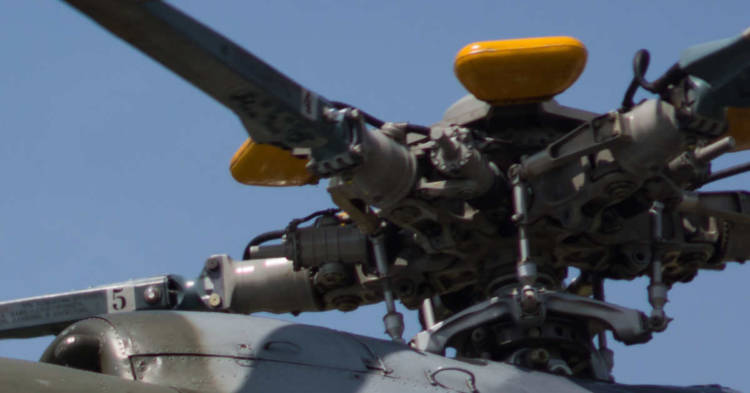 L'elica di un elicottero. INPS condannata alla maggiorazione contributiva amianto per undici ex lavoratori delle Officine Aeronavali di Brindisi