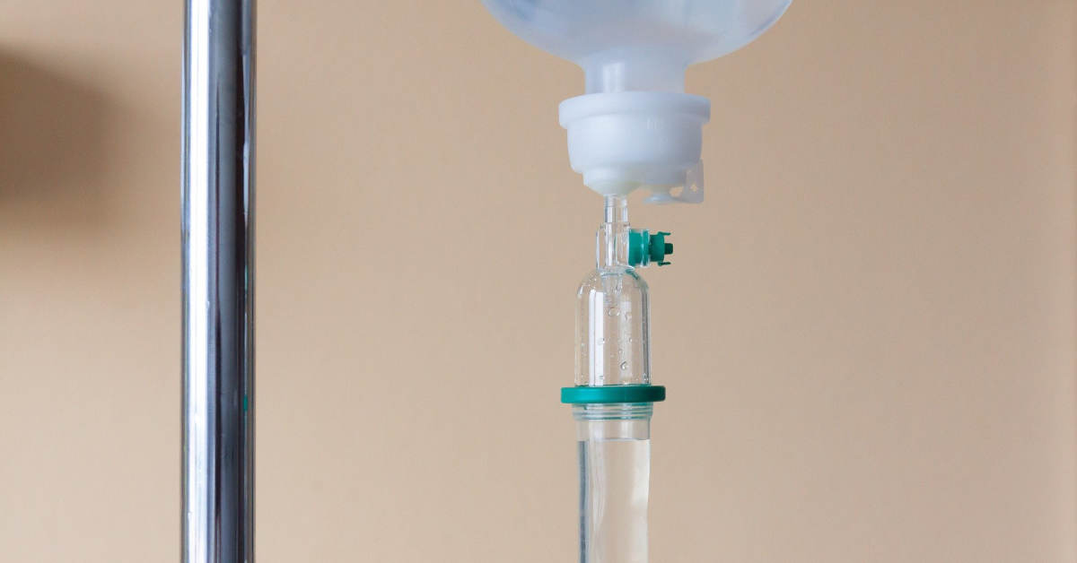 Flebo per infusione. La chemioterapia prima dell'intervento di resezione nel mesotelioma pleurico