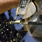 Fresatore legno in azione