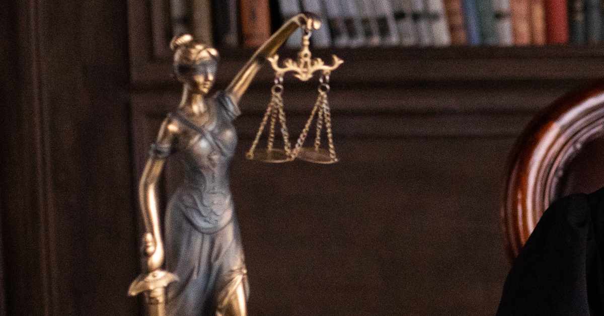 Statuetta in ottone della giustizia dea bendata